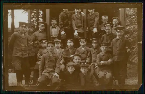 Foto 15x9cm - Klassenfoto ? - Gruppe mit Jungs kurze Hose Mütze - um 1920