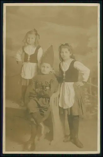 Foto AK 3 Kinder Kostüme Tracht eines als Zwerg Atelier Menzel Plauen 1913 gel.