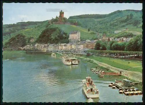 AK Cochem an der Mosel - die Burg thront über Moselpromenade mit Ausflugsschiffe
