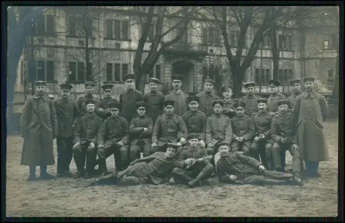 Foto AK W. Herber Atelier, Neuhaus Westfalen - Soldaten mit Mandoline oder Laute