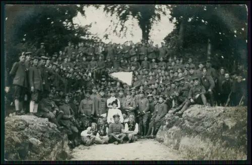 Foto AK - Gruppe Soldaten großes Batteriefest 1918 - viel Info siehe Rückseite