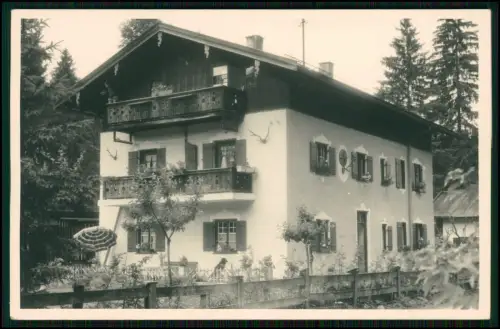 Pension Bayerisches Haus mit Geweihen Traditionshaus im Alpenstil Blumen Balkon