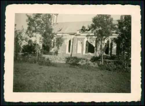 Foto - zerstörte Kirche Prag Praha - beschädigtem Dach Fenstern Kriegseinwirkung