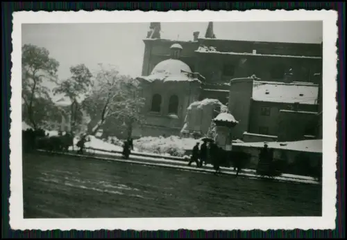Foto - Prag Praha - größeres Kirchengebäude deutlich sichtbaren Kriegsschäden