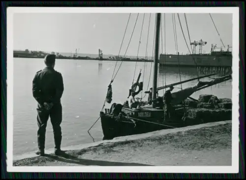 5x Foto Wehrmacht Soldaten französischer Hafen - Schiffe Werftanlagen Küste u.a.
