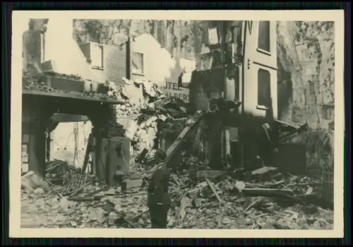 12x Foto Soldaten Wehrmacht in Frankreich - Kriegszerstörung und andere