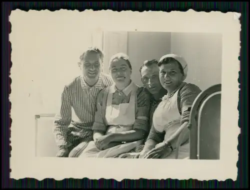 12x Foto - Wehrmacht-Lazarett Soldaten - Pflegekräfte Schwestern Ärzte u. andere