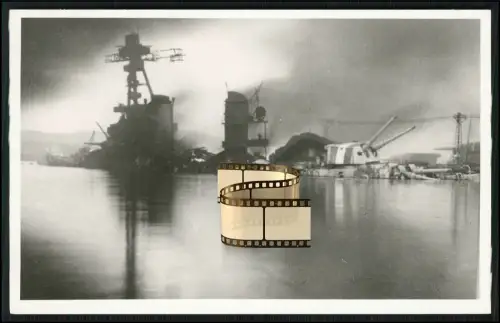 Foto 14x9cm - Schwerer franz. Kreuzer - Colbert - 1942 in Toulon versenkt brennt