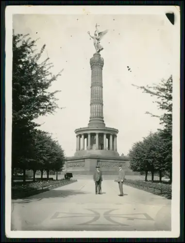 2x Foto - Berlin Brandenburger Tor belebt mit Autos - und Siegessäule - um 1930