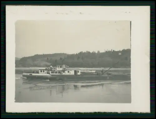 Foto - Boot Frachtschiff Kranaufsatz auf ruhigem Fluss - Bayern Österreich 1930