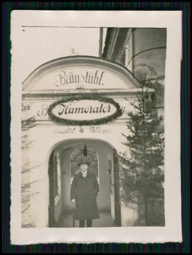 2x Foto - Passau Bayern - Eingang zum Hacklberger Bräustüberl des Humorator 1928