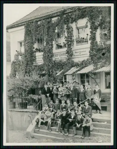 5x Foto Wandern Junge Burschen mit Fahne Gitarre - vor Gasthaus Josef Michl 1929