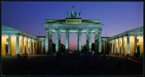 XL-Postkarte - 23x12cm - Berlin Brandenburger Tor bei Nacht erleuchtet