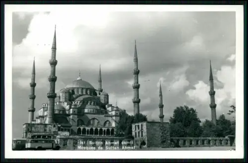 2x Foto AK - Sultan-Ahmet-Moschee in Istanbul - und Ortaköy-Moschee am Bosporus