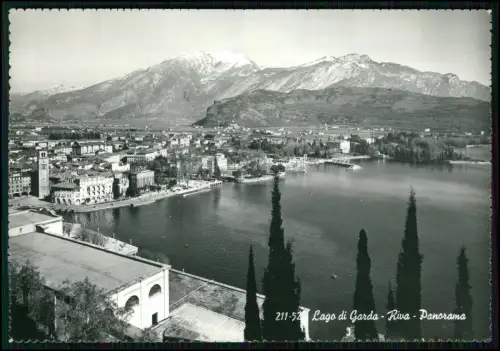 Echt Foto AK - Panorama von Riva am Gardasee - mit Blick auf den Lago di Garda