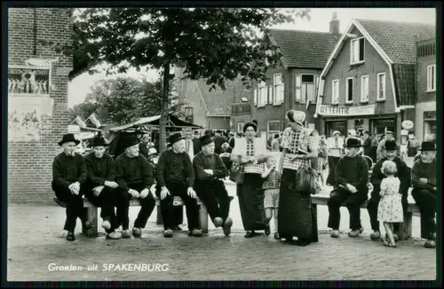 Echt Foto AK - Bunschoten Spakenburg - Männer Frauen Kinder in Tracht - Markt