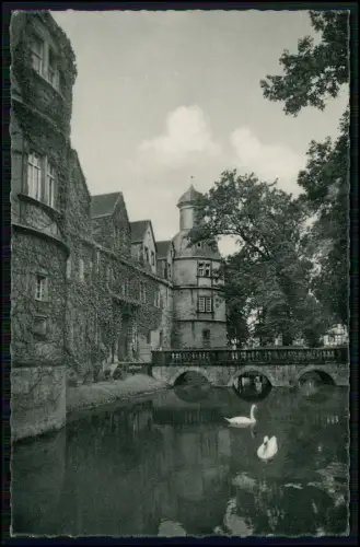 Foto AK - Schloss Neuhaus in Westfalen - das Schloß mit Brücke und Schwäne