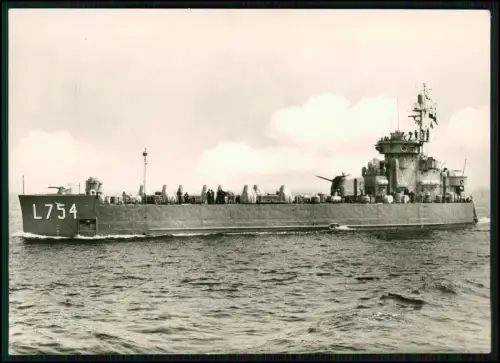Foto AK - Natter L754 - Landungsunterstützungs-Schiff Bundesmarine ex C. River