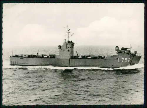 Foto AK - Salamander Kennung L 752 - Landungsboot der deutschen Marine - WK 2.
