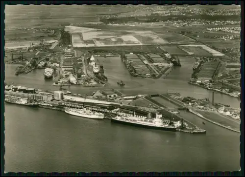 Foto AK - Luftbild Bremerhaven - Blick auf die Columbuskaje Hafen Docks Schiffe