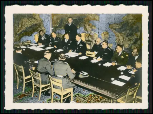 20x Foto - Reims Mai 1945 - Alliierte und Deutsche Verhandlungstisch und andere