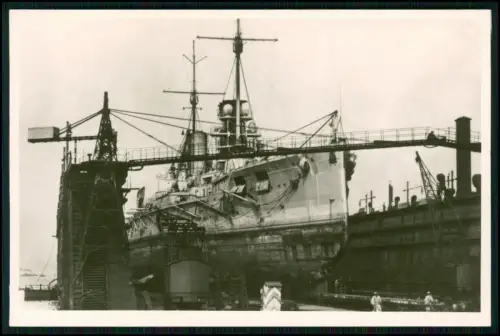 Foto AK - Kriegsschiff SMS König Albert - Großlinienschiff im Dock Werft Hafen