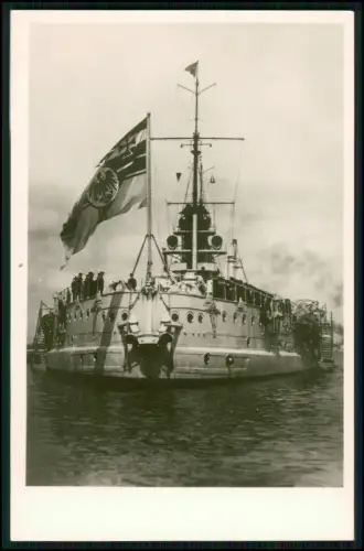 Foto AK - Kriegsschiff, SMS Kaiser, Großlinienschiff im Hafen Kaiser paradierend