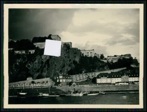 Foto - Koblenz - Festung Ehrenbreitstein über dem Rhein - .... an der Mauer