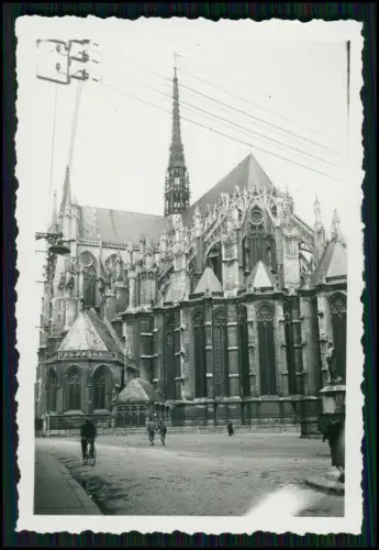 2x Foto - Kathedrale Notre-Dame d'Amiens in Amiens - Wehrmacht Fußgänger Straße