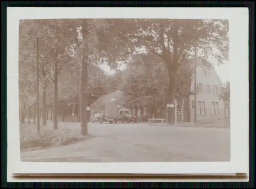 Foto - Schlagbaum Schrankenposten Grenze Zollstation - Gasthof Fahrzeuge um 1930