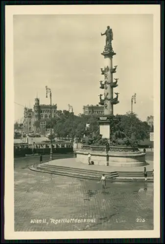 Foto AK - Tegetthoff Denkmal Wien II  Straßenbahn und Praterstern im Hintergrund