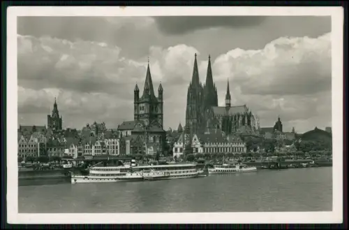 Foto AK - Köln Rhein Dampfer Rheinland legt an - 1942 gelaufen Stempel Bücher...