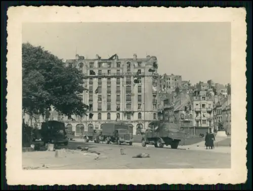 Foto - Boulogne-sur-Mer Le Princess Boulevard zerstört - Wehrmacht Fahrzeuge