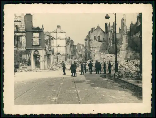 5x Foto - Frankreich Soldaten Wehrmacht - Trümmer Kriegszerstörung Brand u. a.