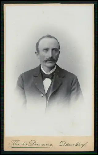 CDV Foto - Porträt Mann Anzug mit Fliege - Atelier Theodor Dimmers - Düsseldorf