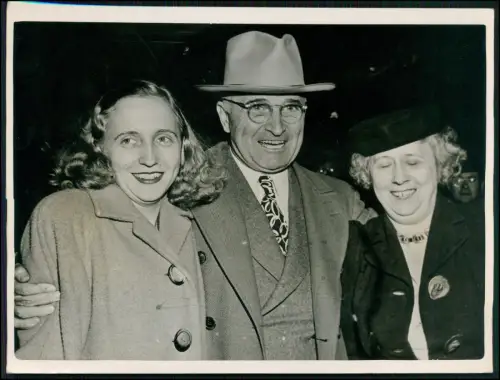 Foto 20x18cm - US-Präsident Truman mit Frau und Tochter - USA Weiße Haus 1945