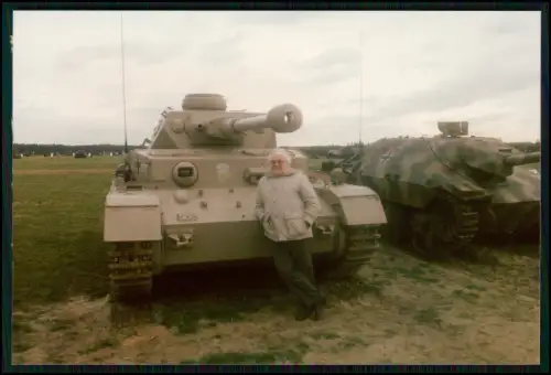 Foto 13x9cm - Tank Panzer IV - rechts ein Jagdpanzer