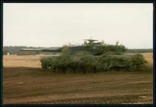 Foto 13x9cm - Tank Panzer - Leopard 1 in Fahrt - mit Zweigen getarnt