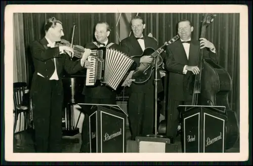 2x Foto Tanzkapelle Herbert Schermaul Musiker Akkordeon Geige Gitarre Bass 1953