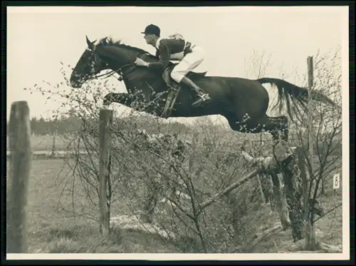Springreiter Klaus Dugma ?-  Füller Widmung - Pferd Princess - in Wiesbaden 1956