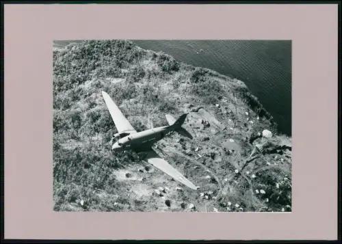 Foto Flugzeug - DOUGLAS C-47 Transport über Corregidor Februar 1945 US Army WWII