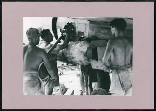 Foto Flugzeug - RNZAF Squadron Bombing Up Green Island Pacific March - 1945 WWII