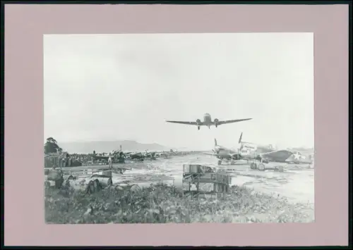 Foto Flugzeug - DOUGLAS C-47 Transport - Takeoff Myitkyina Burma WWII USAAF P-40