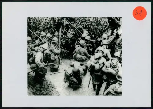 Foto Japanische Infanterie im regennasser Dschungel Salomonen-Insel Bougainville