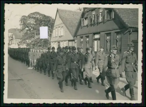 Foto - Wehrmacht Soldaten RAD - Marsch Uniform Häuser Straße Appell Wo ?
