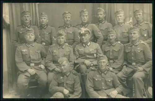 Foto AK - Wehrmacht Gruppenfoto Soldaten Manschaft Offiziere....