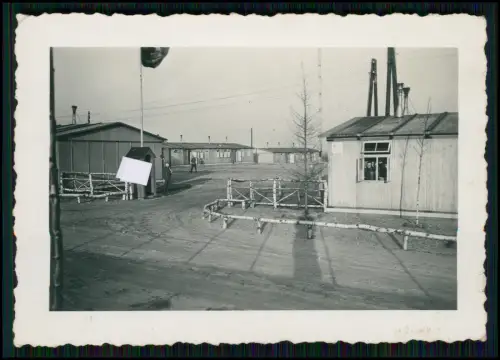 3x Foto - RAD-Abteilung Wo ? - Lager-Baracke mit Wache Häuschen Lagerleben ....