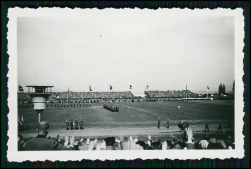 5x Foto - Soldaten Wehrmacht im Stadion - Marschformation, Tribünen, Zuschauer