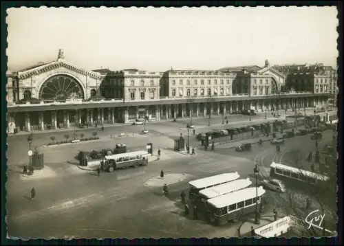 Foto AK - Paris Gare de l’Est - Bahnhof Frankreich 1940er Autos Busse Vorplatz