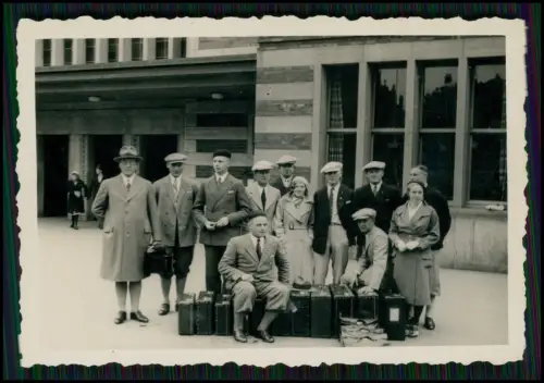 8x Foto - Ankunft München am Bahnhof - junge Männer mit Koffer auch Kaserne 1936